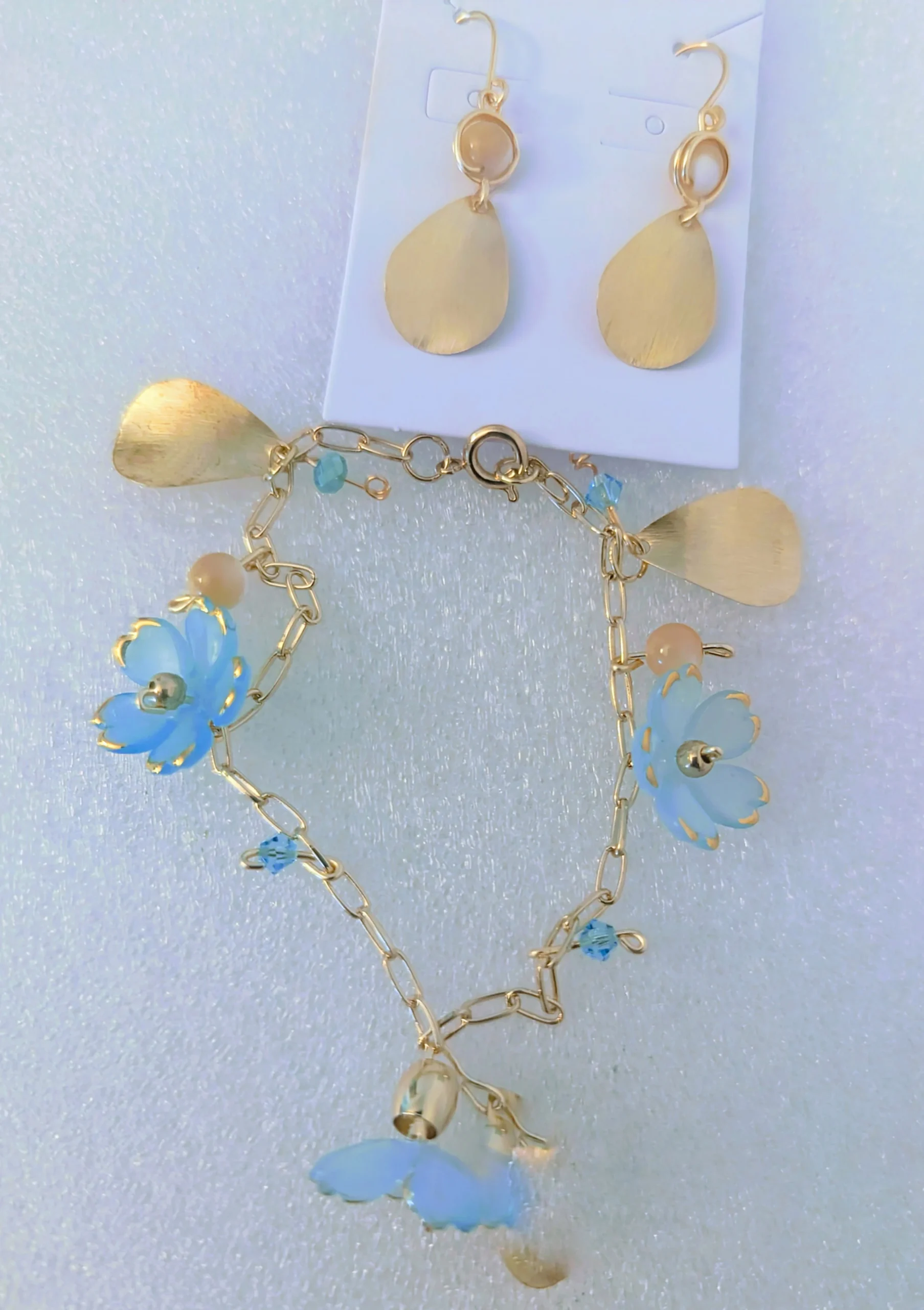 Bracelet and earrings